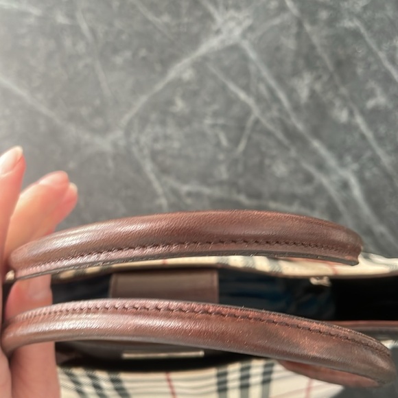 AUTHENTIC Burberry Leather Trimmed Tote in Nova Plaid - Picture 14 of 14